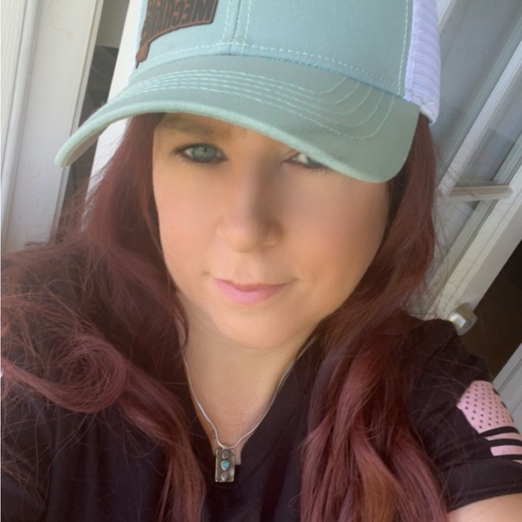 Meet your Posher, Stephanie - Picture 4 of 17